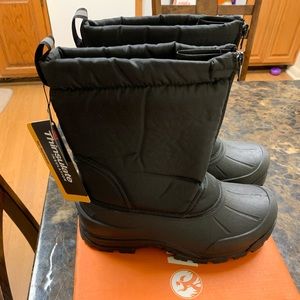 NWT boys winter boots